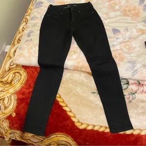 Gloria Vanderbilt black jeans